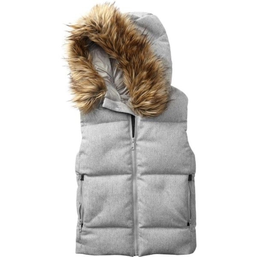 Gap women’s puffer vest